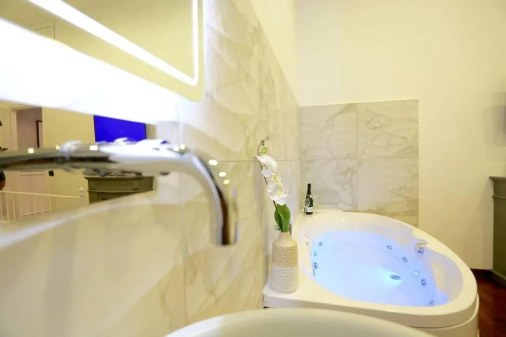 Atrhome Frattina Luxury Roma Italia